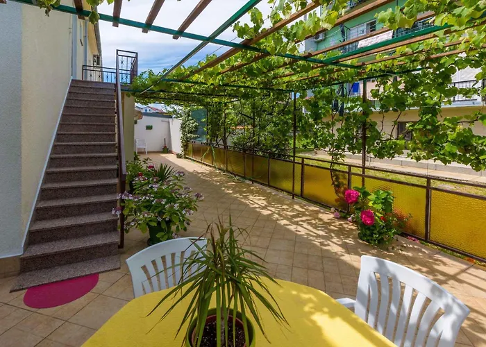 Two-bedroom In Xvi Appartamento