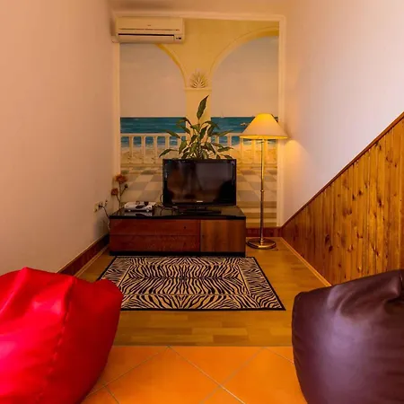 Two-bedroom In Xvi Lejlighed *