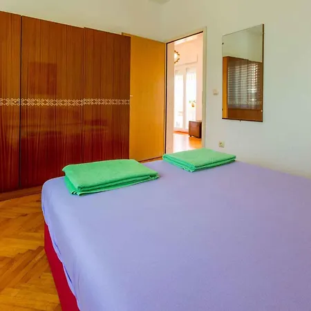 Two-bedroom In Xvi Lejlighed *